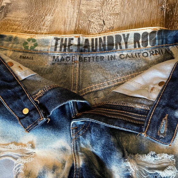 Levi’s upcycled denim shorts “the laundry room” - Picture 3 of 7